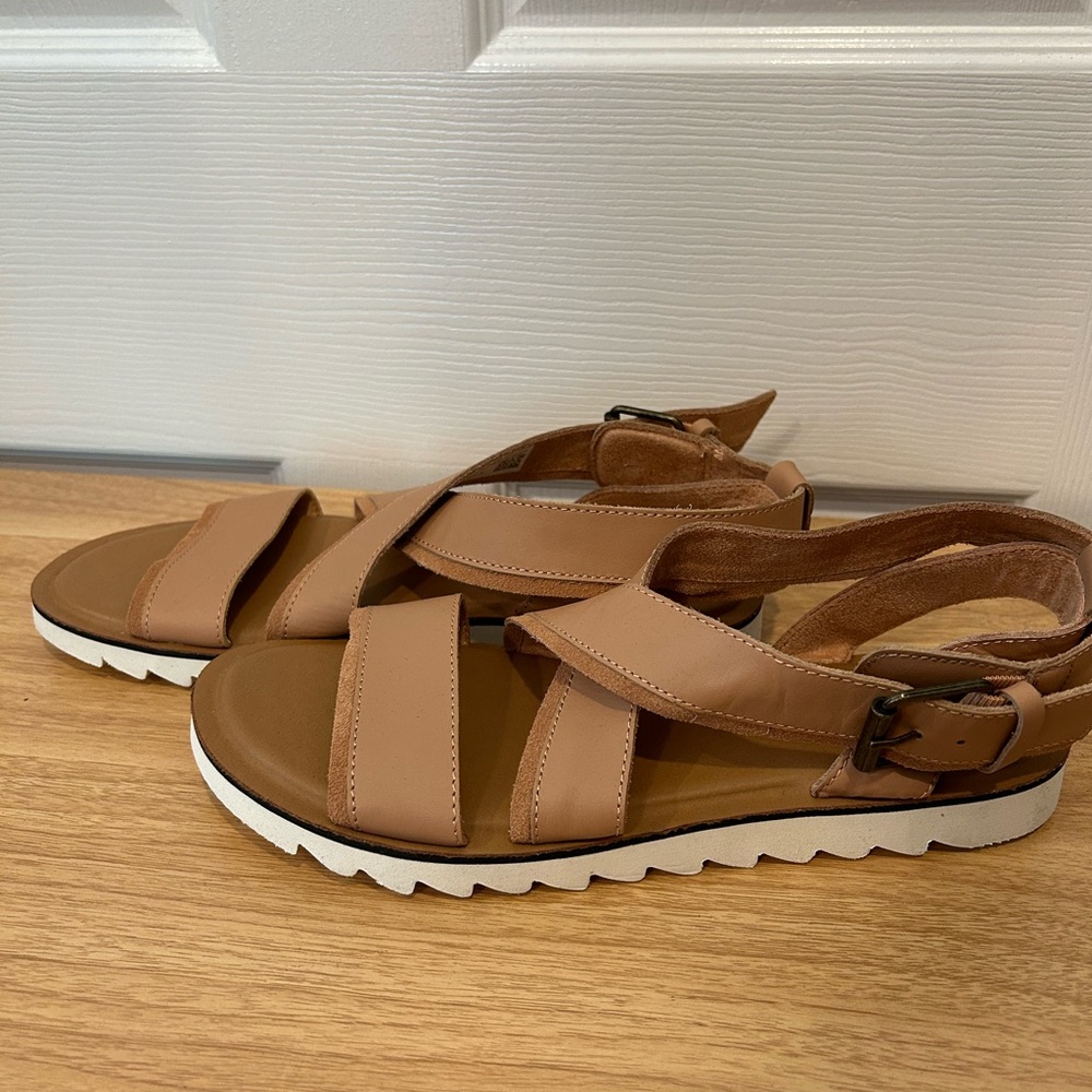 Tom’s Sydney Sandal Light Brown Size 9 Women’s Criss Cross Straps